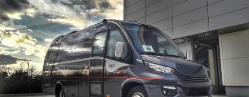 ¿Se puede alquilar un autobús sin conductor en Madrid capital?