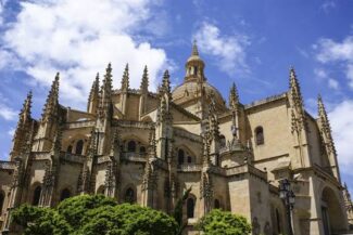 Alquiler autobus y microbus para visita Segovia
